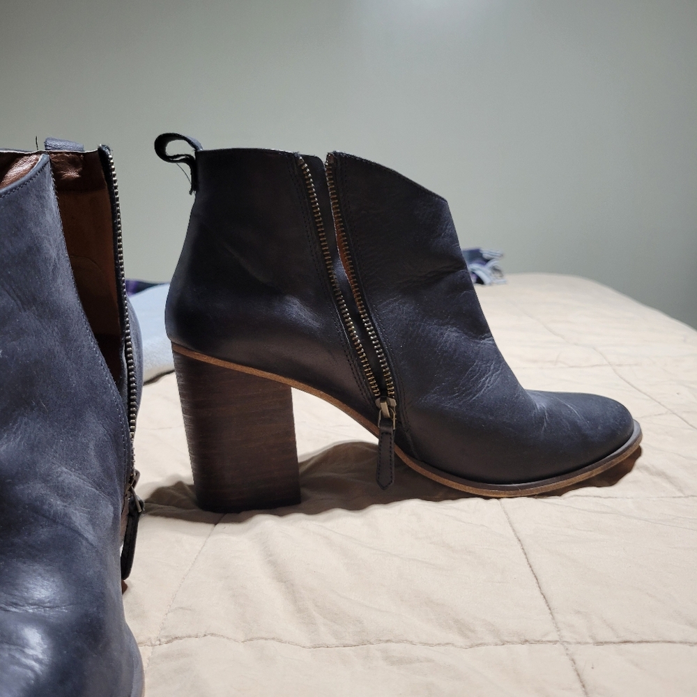 Heeled boots